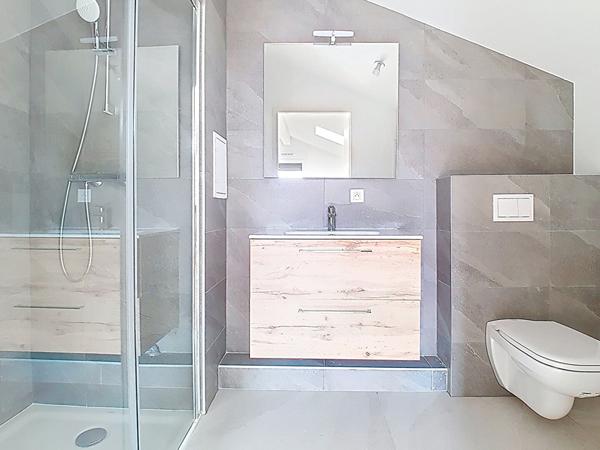 ATTIQUE Appartement T4 de 100.89 m2 avec vue montagnes.