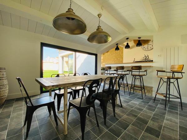 Maison à vendre    5 pièces •  La Flotte