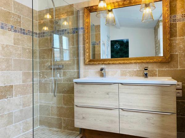 Maison à vendre    5 pièces •  La Flotte