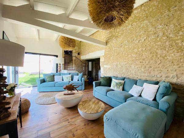 Maison à vendre    5 pièces •  La Flotte