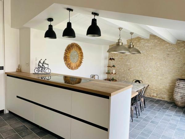 Maison à vendre    5 pièces •  La Flotte