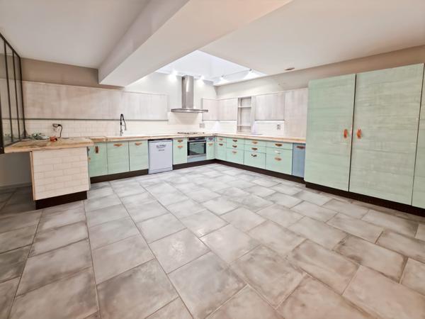 Maison 8 pièces - 300 m²