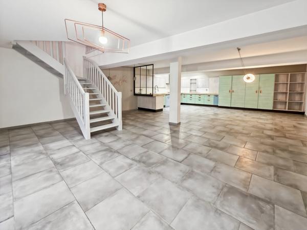 Maison 8 pièces - 300 m²