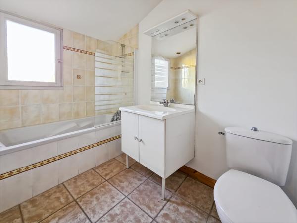 Maison 8 pièces - 300 m²