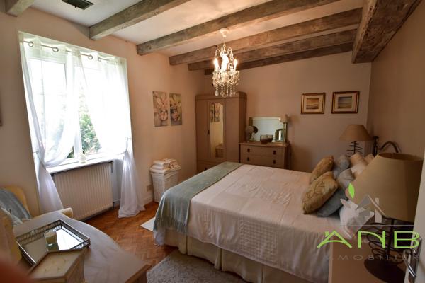 Maison de caractère avec piscine et dépendances