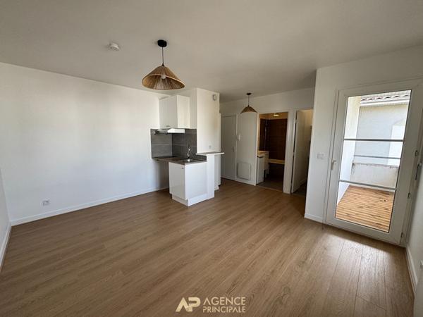 Appartement - 1 pièces - 25 m2 - Balcon - La Rochelle les Minimes - 150 000 € **  - Référence  JH765