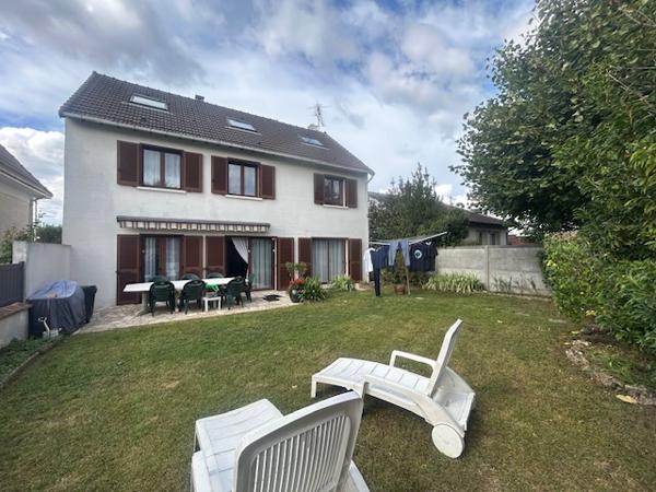 Savigny-sur-Orge (91600) SAVIGNY-SUR-ORGE - MAISON INDIVIDUELLE FAMILIALE - 173 M2 HAB - 5 CHAMBRES - JARDIN