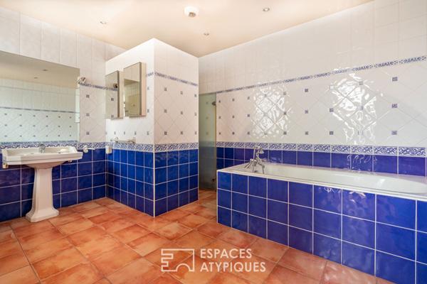 Maison d’époque avec berge et jardin privatifs au bord de l’Yerres.