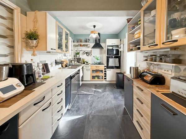 Maison Bouc Bel Air 6 pièce(s) 160.54 m2