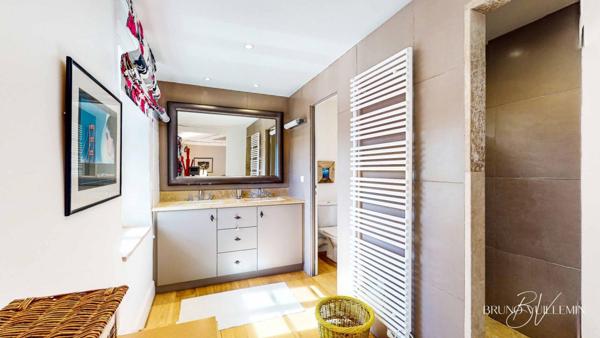 DOMAINE DE PRESTIGE XIXème ENTIÈREMENT RESTAURE SUR 10 Ha