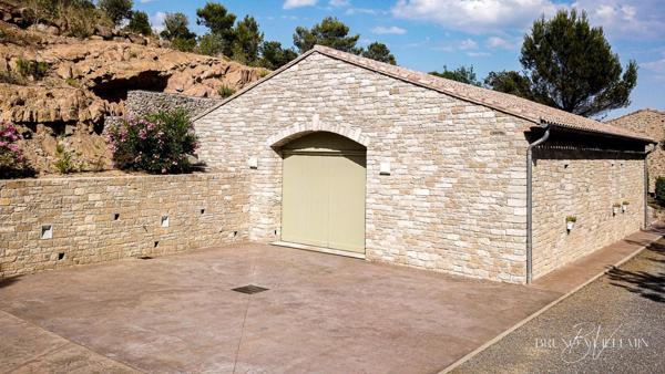 DOMAINE DE PRESTIGE XIXème ENTIÈREMENT RESTAURE SUR 10 Ha