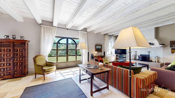 DOMAINE DE PRESTIGE XIXème ENTIÈREMENT RESTAURE SUR 10 Ha