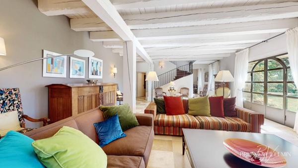 DOMAINE DE PRESTIGE XIXème ENTIÈREMENT RESTAURE SUR 10 Ha