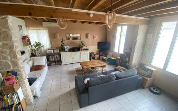 Maison à vendre    5 pièces •  Izon