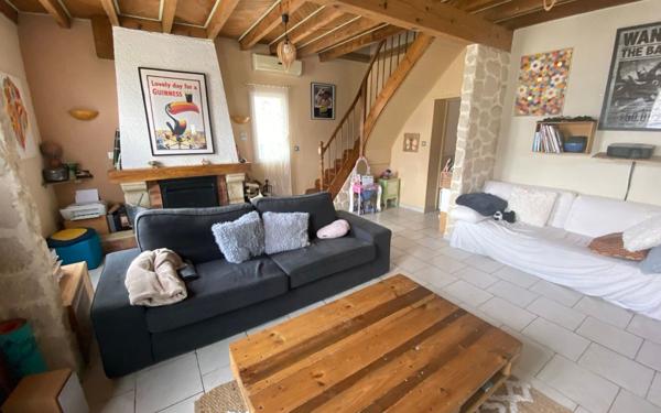 Maison à vendre    5 pièces •  Izon