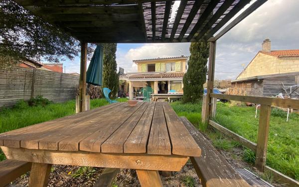 Maison à vendre    5 pièces •  Izon