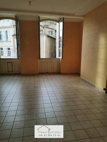 Joli T1 lumineux et très bien placé - centre d'Auch - 1er étage sans ascenseur