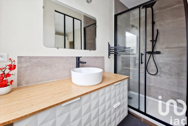 Appartement 2 pièces de 33 m² à Suresnes (92150)