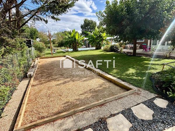 A vendre Maison modernisée avec deux dépendances et piscine