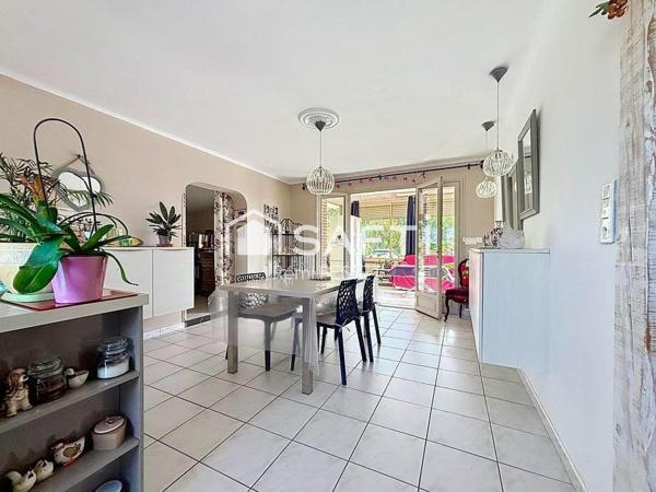 A vendre Maison modernisée avec deux dépendances et piscine
