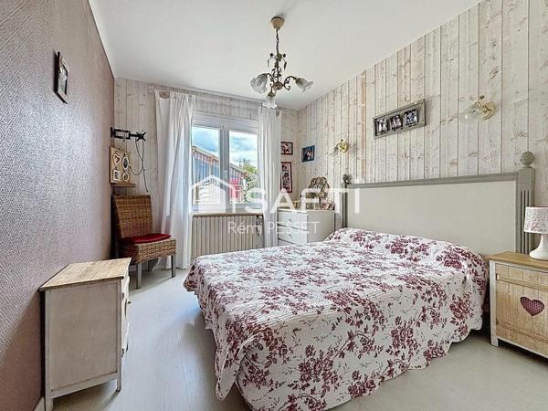 A vendre Maison modernisée avec deux dépendances et piscine