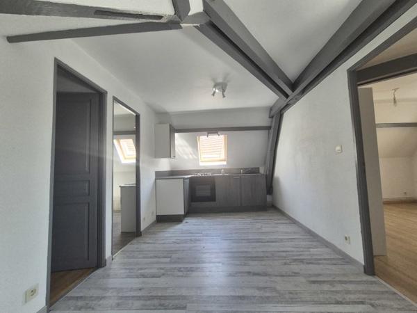 Appartement à louer 435 € CC Montluçon 2 p 40 m² DPE E