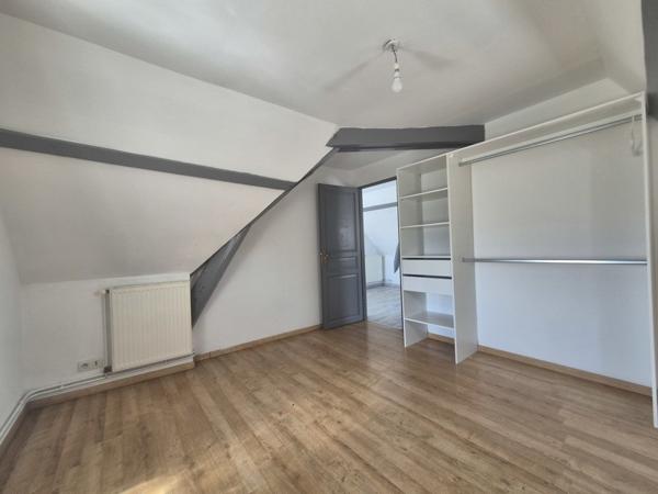 Appartement à louer 435 € CC Montluçon 2 p 40 m² DPE E