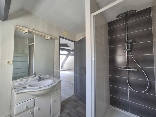 Appartement à louer 435 € CC Montluçon 2 p 40 m² DPE E