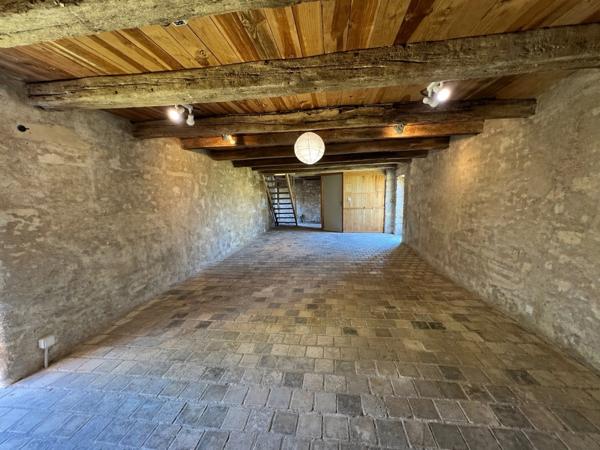 Maison 155m² rénovée + 2 granges 280 m²
