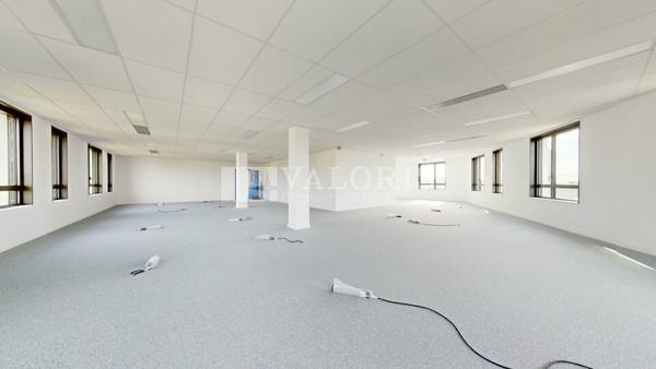 Bureau de 1 500m² à 5 590m² à la vente