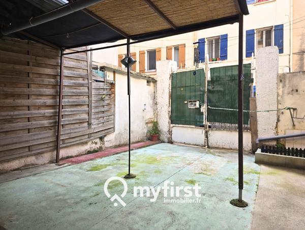 Toulon (83200) Maison de deux pièces et un grand hangar.