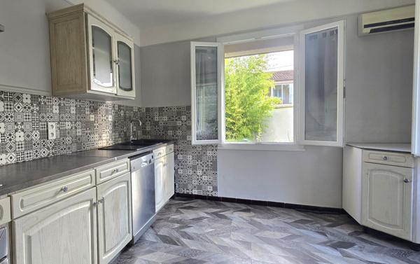 Caumont-sur-Durance (84510) PROPRIETE 225M² avec 2 logements, PISCINE, TERRAIN 1490m²