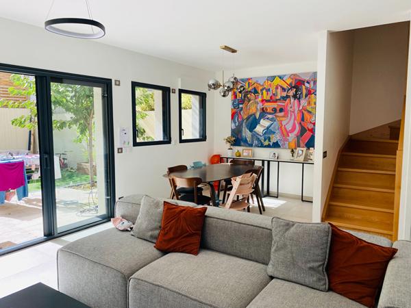 Nous vous proposons cette belle maison de prestige dans le quartier du mont valérien.