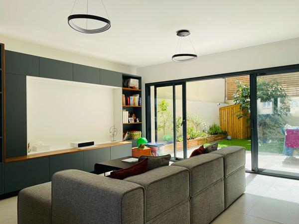 Nous vous proposons cette belle maison de prestige dans le quartier du mont valérien.