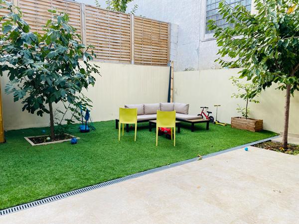 Nous vous proposons cette belle maison de prestige dans le quartier du mont valérien.