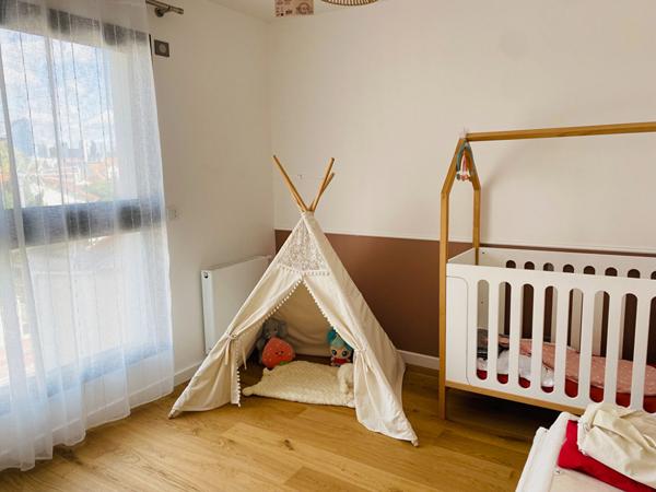 Nous vous proposons cette belle maison de prestige dans le quartier du mont valérien.