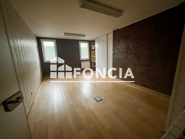 À vendre Local commercial 230 m² - Niort 79000