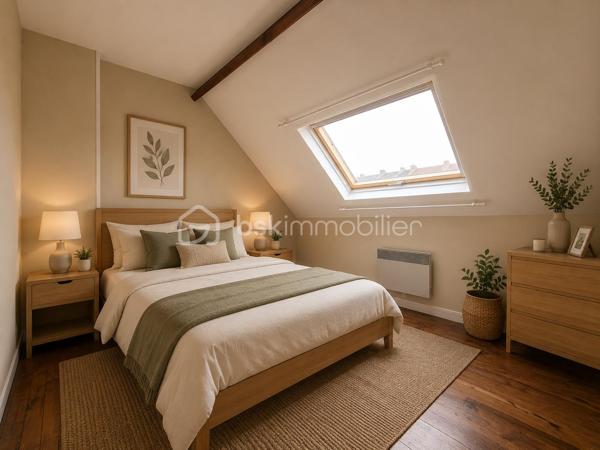 Laurent Jacquet (06.86.41.88.12) propose à la vente une maison de ville mitoyenne de 4 chambres située dans un quartier calme, à proximité du centre-ville d'Abbeville et de la gare.
Cette maison d’environ 96 m² habitable de suite se compose :

- Au rez-de-chaussée :
Vous découvrirez une entrée avec rangement, une cuisine aménagée ouverte sur un séjour traversant et lumineux avec accès direct à une grande cour, ainsi qu’un WC indépendant.

- Au premier étage :
Un palier desservant deux chambres ainsi qu’une salle de douches.

- Au dernier étage :
Vous retrouverez deux chambres supplémentaires ainsi qu’une petite pièce pouvant faire office de dressing ou d’une future salle d’eau.

- A l’extérieur :
Vous profiterez d’une cour avec dépendance disposant d’un accès sur rue.

Cette maison chauffée par une chaudière au gaz de ville est équipée de menuiseries en PVC donnant une classe énergétique en D.

Certaines photos présentent une mise en scène virtuelle par home staging virtuel pour illustrer le potentiel d'aménagement du bien.

-