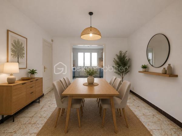Laurent Jacquet (06.86.41.88.12) propose à la vente une maison de ville mitoyenne de 4 chambres située dans un quartier calme, à proximité du centre-ville d'Abbeville et de la gare.
Cette maison d’environ 96 m² habitable de suite se compose :

- Au rez-de-chaussée :
Vous découvrirez une entrée avec rangement, une cuisine aménagée ouverte sur un séjour traversant et lumineux avec accès direct à une grande cour, ainsi qu’un WC indépendant.

- Au premier étage :
Un palier desservant deux chambres ainsi qu’une salle de douches.

- Au dernier étage :
Vous retrouverez deux chambres supplémentaires ainsi qu’une petite pièce pouvant faire office de dressing ou d’une future salle d’eau.

- A l’extérieur :
Vous profiterez d’une cour avec dépendance disposant d’un accès sur rue.

Cette maison chauffée par une chaudière au gaz de ville est équipée de menuiseries en PVC donnant une classe énergétique en D.

Certaines photos présentent une mise en scène virtuelle par home staging virtuel pour illustrer le potentiel d'aménagement du bien.

-
