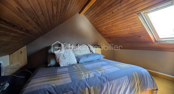 🔥 INVESTISSEMENT LOCATIF – MAISON INDIVIDUELLE LOUÉE – AMIENS ST-PIERRE

Rare sur le secteur : maison amiénoise individuelle vendue meublée et louée, idéale pour investissement patrimonial sans copropriété.

📍 Secteur Saint-Pierre – proche universités, centre-ville, transport et commodités.

✔ Loyer actuel : 630 € CC
✔ Locataire en place
✔ Maison individuelle meublée 
✔ Aucune copropriété
✔ Chauffage récent PAC + chaudière condensation
✔ Taxe foncière : 820 €
✔ Cave + extérieur privatif

Le bien comprend :
• séjour
• cuisine aménagée équipée
• salle d’eau
• chambre
• combles aménagé 
• courette avec petit cabanon fermé

Un produit rare à Amiens : le compromis idéal entre appartement locatif et maison de ville, avec la sécurité d’un revenu locatif immédiat.

📞 Informations complémentaires sur demande.