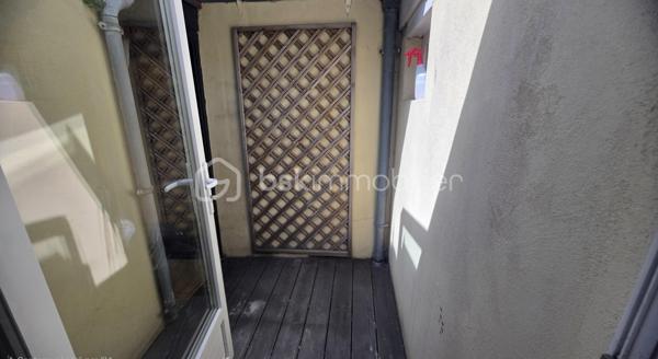 🔥 INVESTISSEMENT LOCATIF – MAISON INDIVIDUELLE LOUÉE – AMIENS ST-PIERRE

Rare sur le secteur : maison amiénoise individuelle vendue meublée et louée, idéale pour investissement patrimonial sans copropriété.

📍 Secteur Saint-Pierre – proche universités, centre-ville, transport et commodités.

✔ Loyer actuel : 630 € CC
✔ Locataire en place
✔ Maison individuelle meublée 
✔ Aucune copropriété
✔ Chauffage récent PAC + chaudière condensation
✔ Taxe foncière : 820 €
✔ Cave + extérieur privatif

Le bien comprend :
• séjour
• cuisine aménagée équipée
• salle d’eau
• chambre
• combles aménagé 
• courette avec petit cabanon fermé

Un produit rare à Amiens : le compromis idéal entre appartement locatif et maison de ville, avec la sécurité d’un revenu locatif immédiat.

📞 Informations complémentaires sur demande.