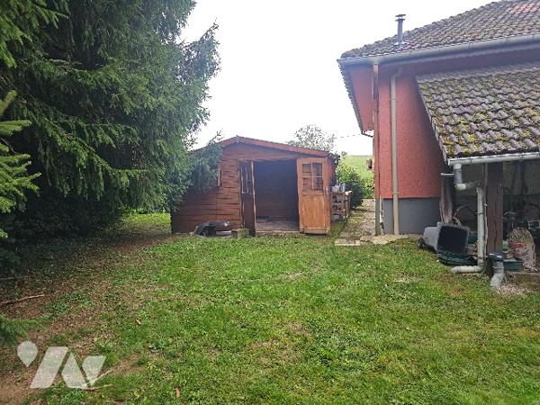 15272
A URIMENIL (88220) 24 Les Peuteux.
Une maison à usage d’habitation de 1976