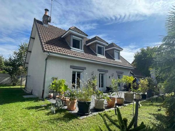 Maison individuelle au calme roche Centre Ville T6, 136m² sur 621m²