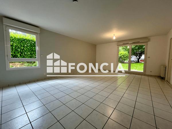 Location Appartement 4 pièces 95 m² - RUE DU ROUVRE Petit Couronne 76650