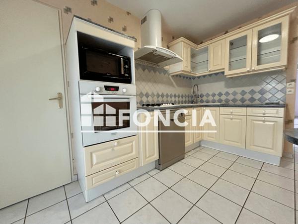Location Appartement 4 pièces 95 m² - RUE DU ROUVRE Petit Couronne 76650
