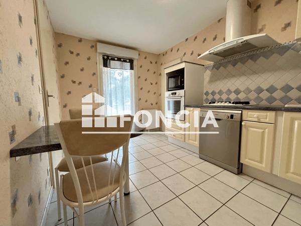 Location Appartement 4 pièces 95 m² - RUE DU ROUVRE Petit Couronne 76650