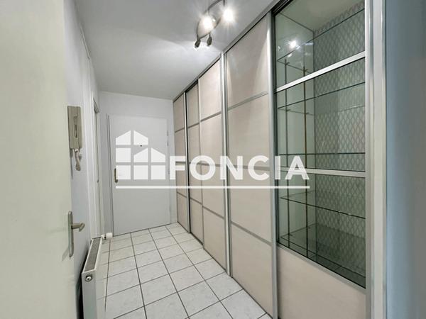 Location Appartement 4 pièces 95 m² - RUE DU ROUVRE Petit Couronne 76650