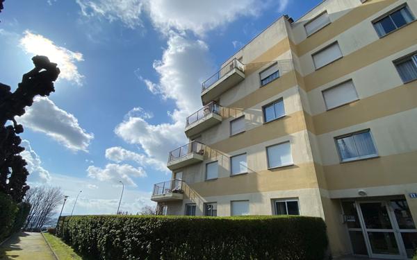 Stationnement à louer    Le Havre