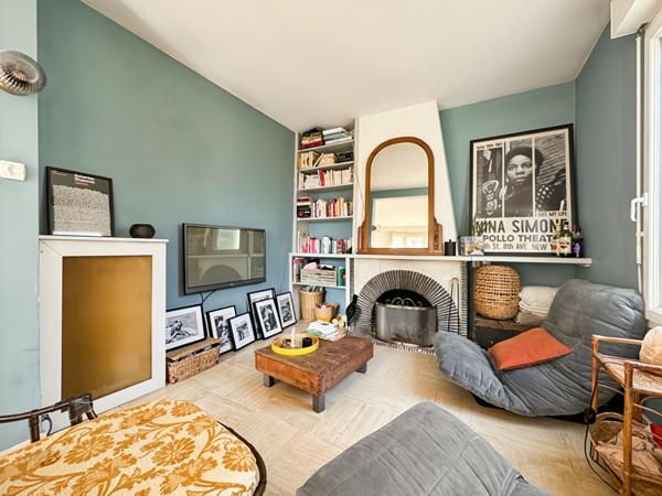 MAISON EN CENTRE-VILLE AVEC SOUS-SOL TOTAL ET RIVIERE DANS LE JARDIN