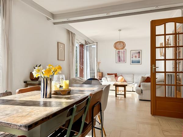 MAISON EN CENTRE-VILLE AVEC SOUS-SOL TOTAL ET RIVIERE DANS LE JARDIN